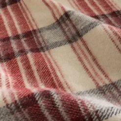 Couverture en laine tartan esprit montagne