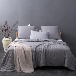 Couvre lit matelassé et moelleux