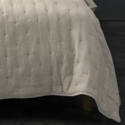 Couvre lit matelassé et moelleux