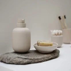 Distributeur de savon design pour salle de bain
