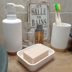 Distributeur à savon strié