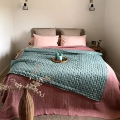 Edredon ou jeté de lit matelassé microfibre