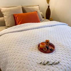 Edredon ou jeté de lit matelassé microfibre