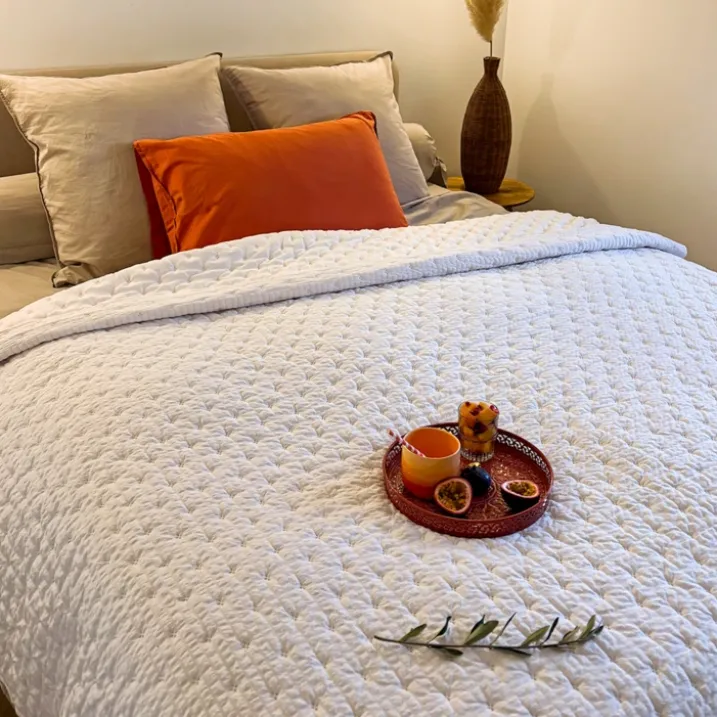 Edredon ou jeté de lit matelassé microfibre