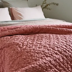 Edredon ou jeté de lit matelassé microfibre