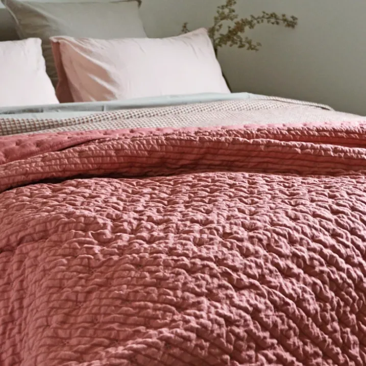 Edredon ou jeté de lit matelassé microfibre