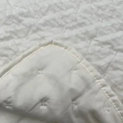 Edredon ou jeté de lit matelassé microfibre