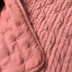 Edredon ou jeté de lit matelassé microfibre