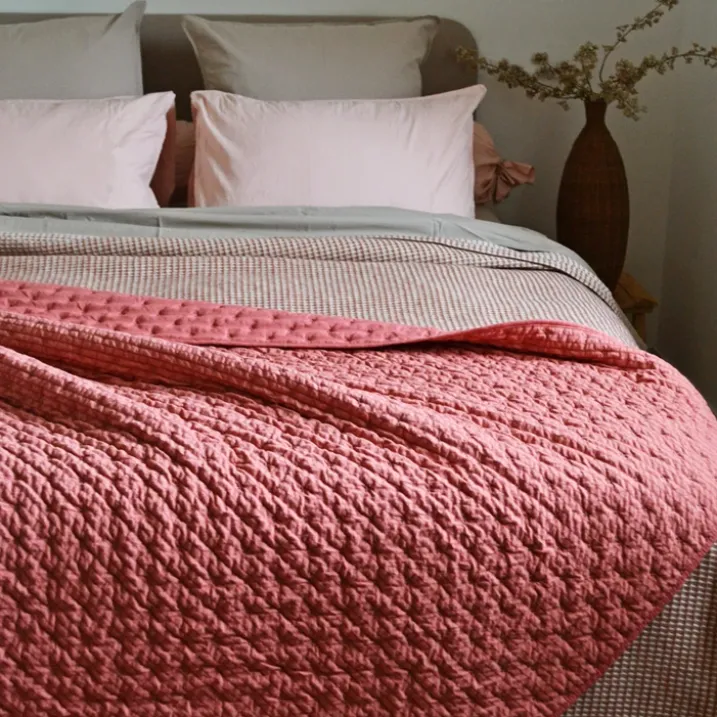 Edredon ou jeté de lit matelassé microfibre