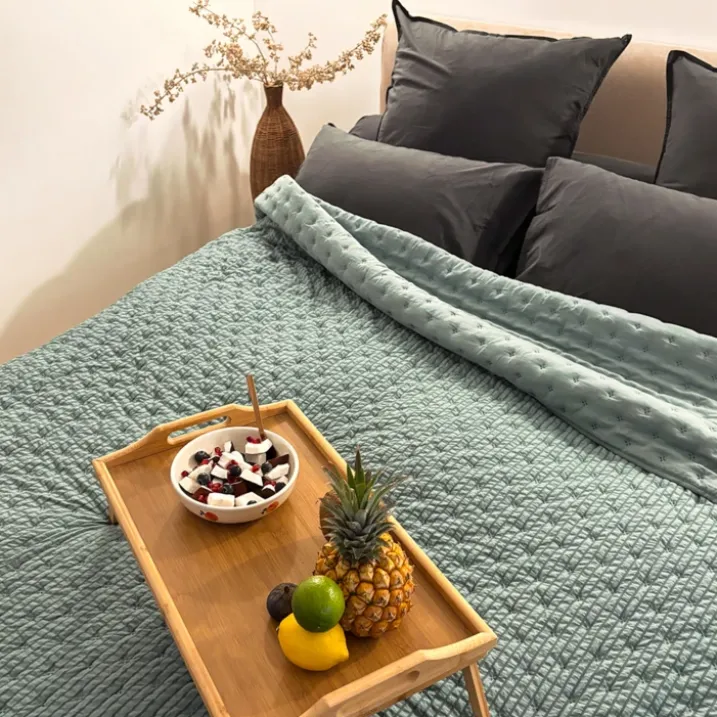 Edredon ou jeté de lit matelassé microfibre
