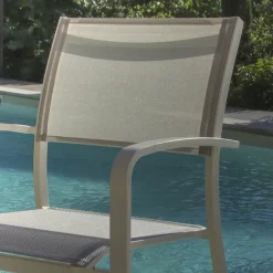 Fauteuil à accoudoir et textilène