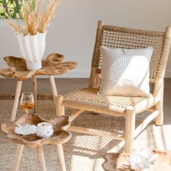 Fauteuil bas en bois et tressage