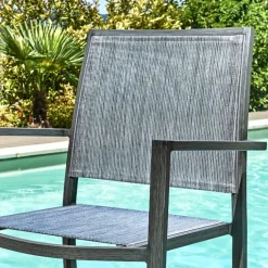 Fauteuil empilable en finition teck recyclé