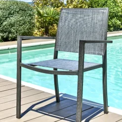 Fauteuil empilable en finition teck recyclé