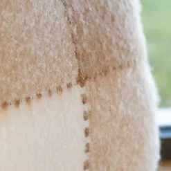Housse de coussin à carreaux aspect mohair