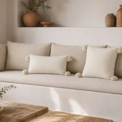 Housse de coussin en laine à pompons