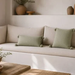Housse de coussin en laine à pompons