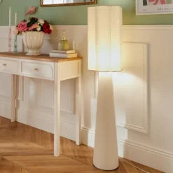 Lampadaire design en acier et béton