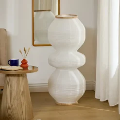 Lampadaire sculptural en papier avec double éclairage