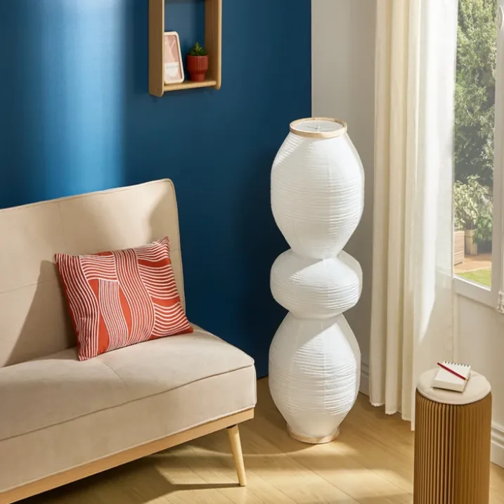 Lampadaire sculptural en papier avec double éclairage