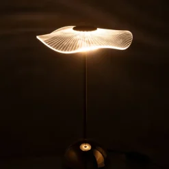Lampe de table LED en métal effet fleur