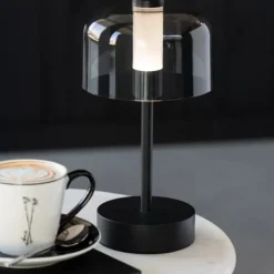Lampe de table LED sans fil design