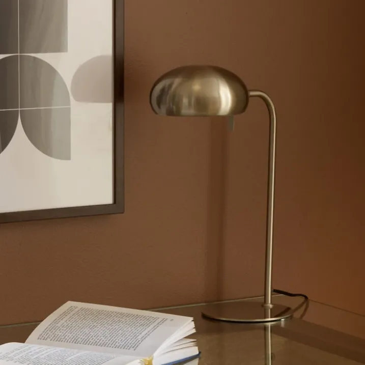 Lampe à poser en métal avec abat-jour arrondi