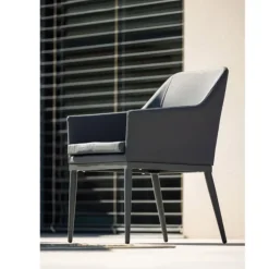Lot de 2 fauteuils au design chic