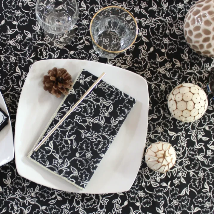 Lot de 4 serviettes de table motif fleuri