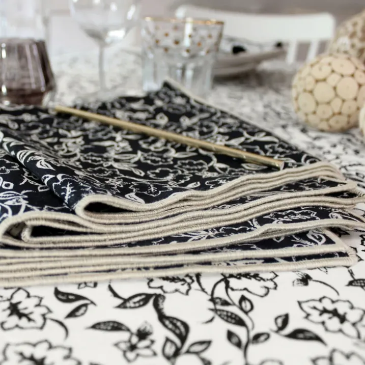 Lot de 4 serviettes de table motif fleuri