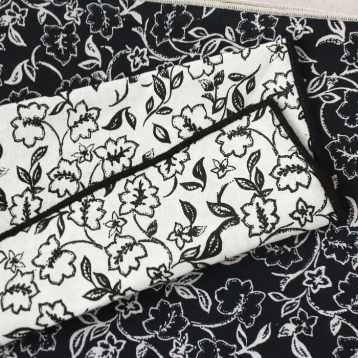 Lot de 4 serviettes de table motif fleuri