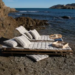 Matelas bain de soleil matelassé à rayures