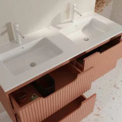 Meuble de salle de bain double vasque encastrée avec façade ondulée et rangements spacieux
