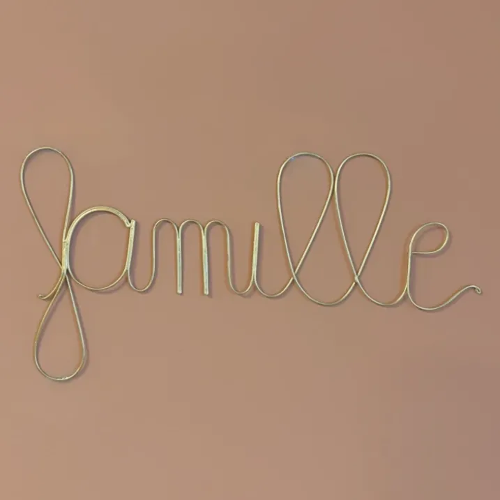 Mot fil de laiton doré "FAMILLE"