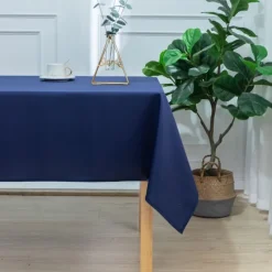 Nappe carrée et enduite antitache