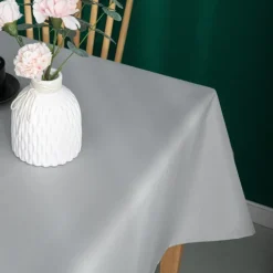 Nappe carrée et enduite antitache