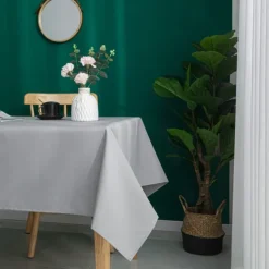 Nappe carrée et enduite antitache