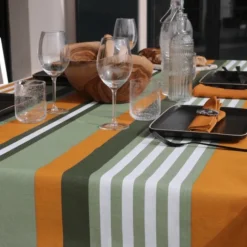 Nappe plastifiée à rayures extérieure
