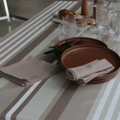 Nappe plastifiée à rayures extérieure