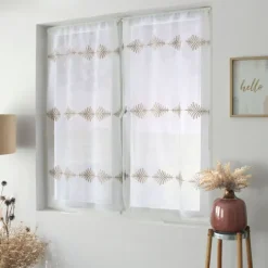 Paire de petits vitrages brodés feuillage