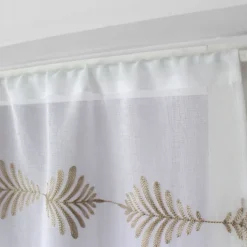 Paire de petits vitrages brodés feuillage
