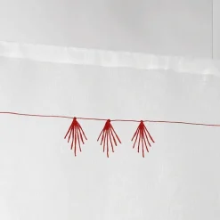 Paire de petits voilages au style géométrique