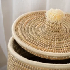 Panier à linge en fibres végétales et laine