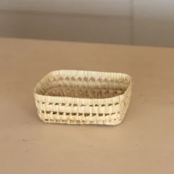 Panier rectangle en feuille de palmier