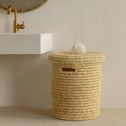 Panière a linge ajourée couvercle pompon