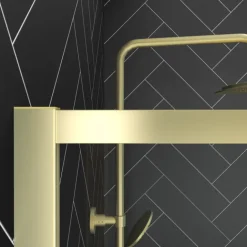 Paroi de douche à l’italienne avec étagère et porte-serviette