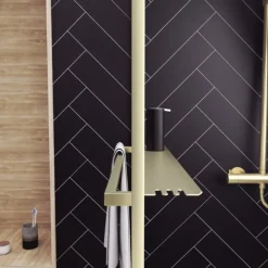 Paroi de douche à l’italienne avec étagère et porte-serviette