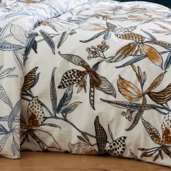 Parure de lit aux fleurs exubérantes