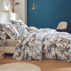Parure de lit aux fleurs exubérantes