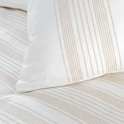 Parure de lit en coton motif broderies fines